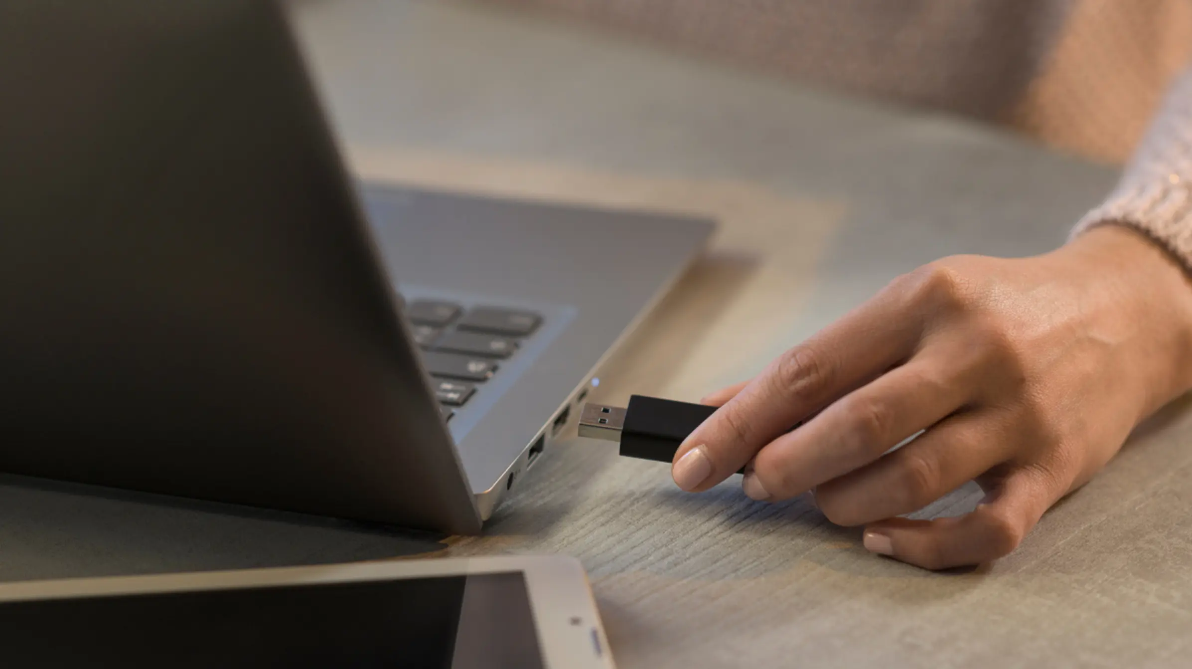 Cyberspies use USB devices
